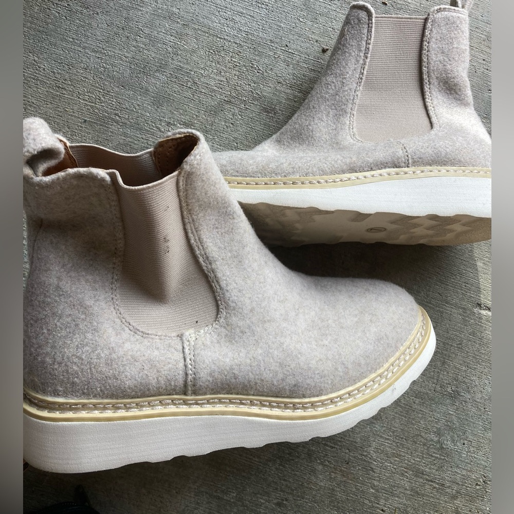 Women's Beige Chelsea Boots